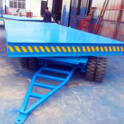 安徽阜陽客戶訂購電動(dòng)平板牽引車準(zhǔn)備發(fā)貨