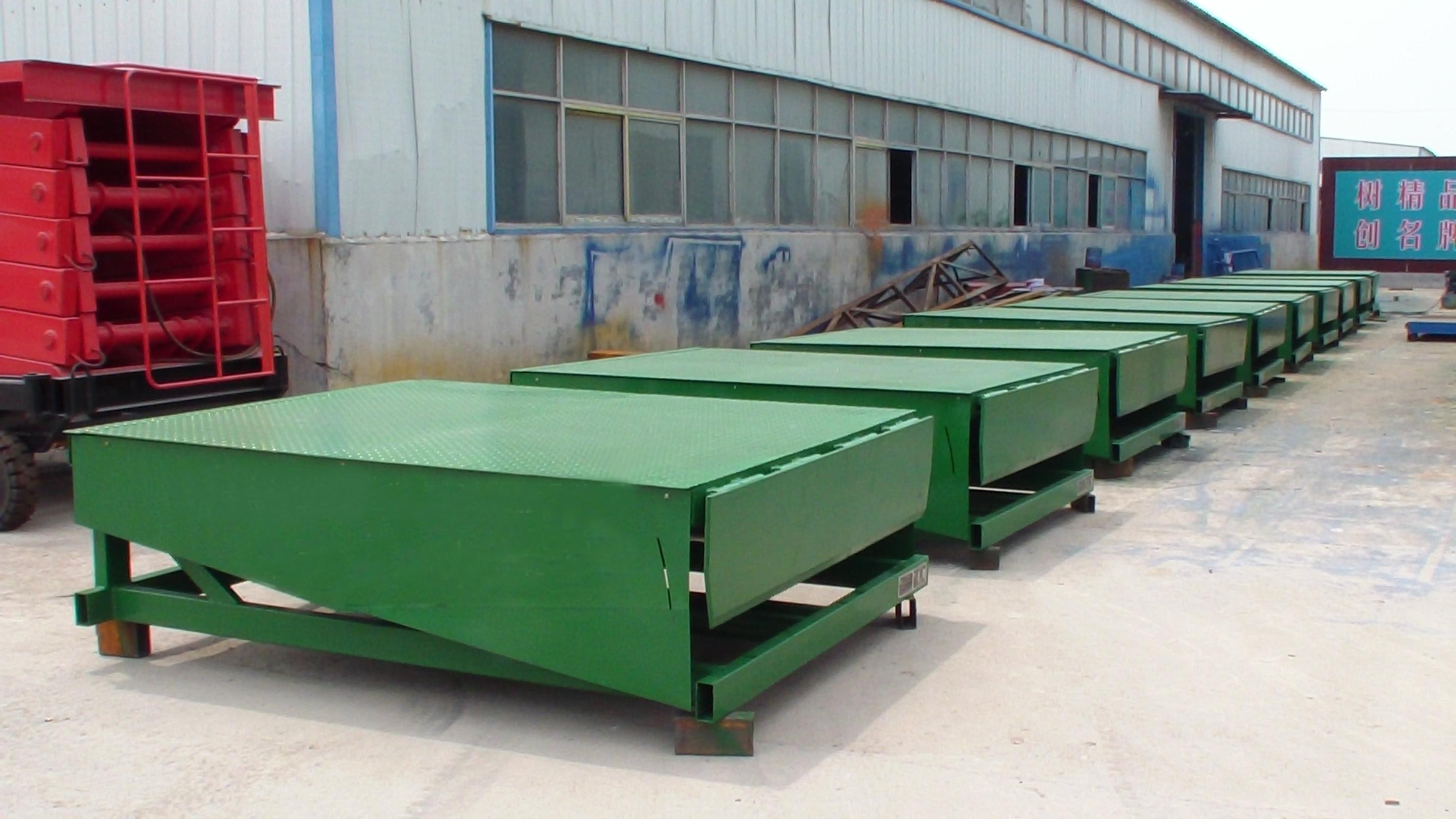 固定式登車橋.jpg 固定式登車橋.jpg