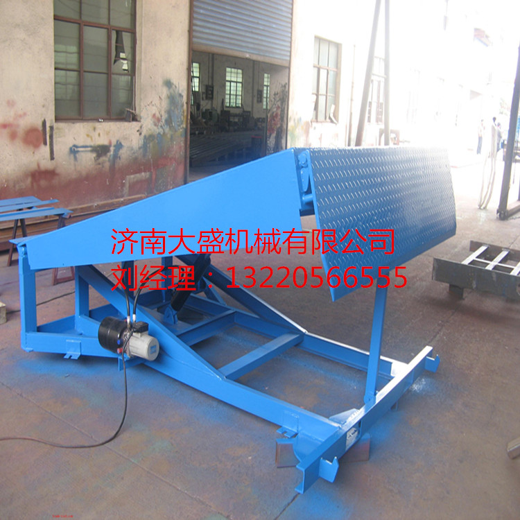 固定式登車橋.jpg 固定式登車橋.jpg