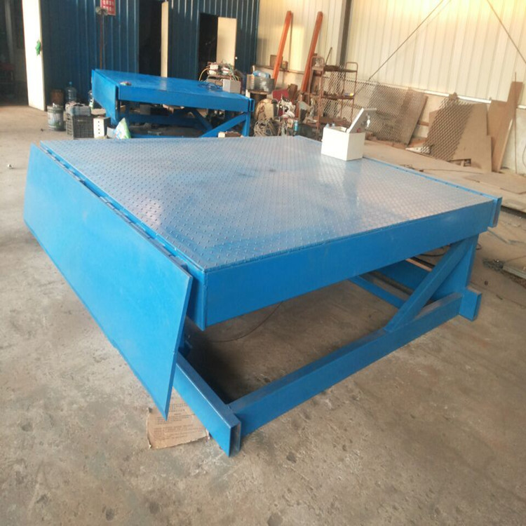 固定式登車橋.jpg 固定式登車橋.jpg