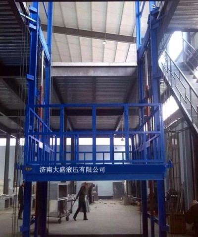 導(dǎo)軌鏈條式升降貨梯 導(dǎo)軌鏈條式升降貨梯