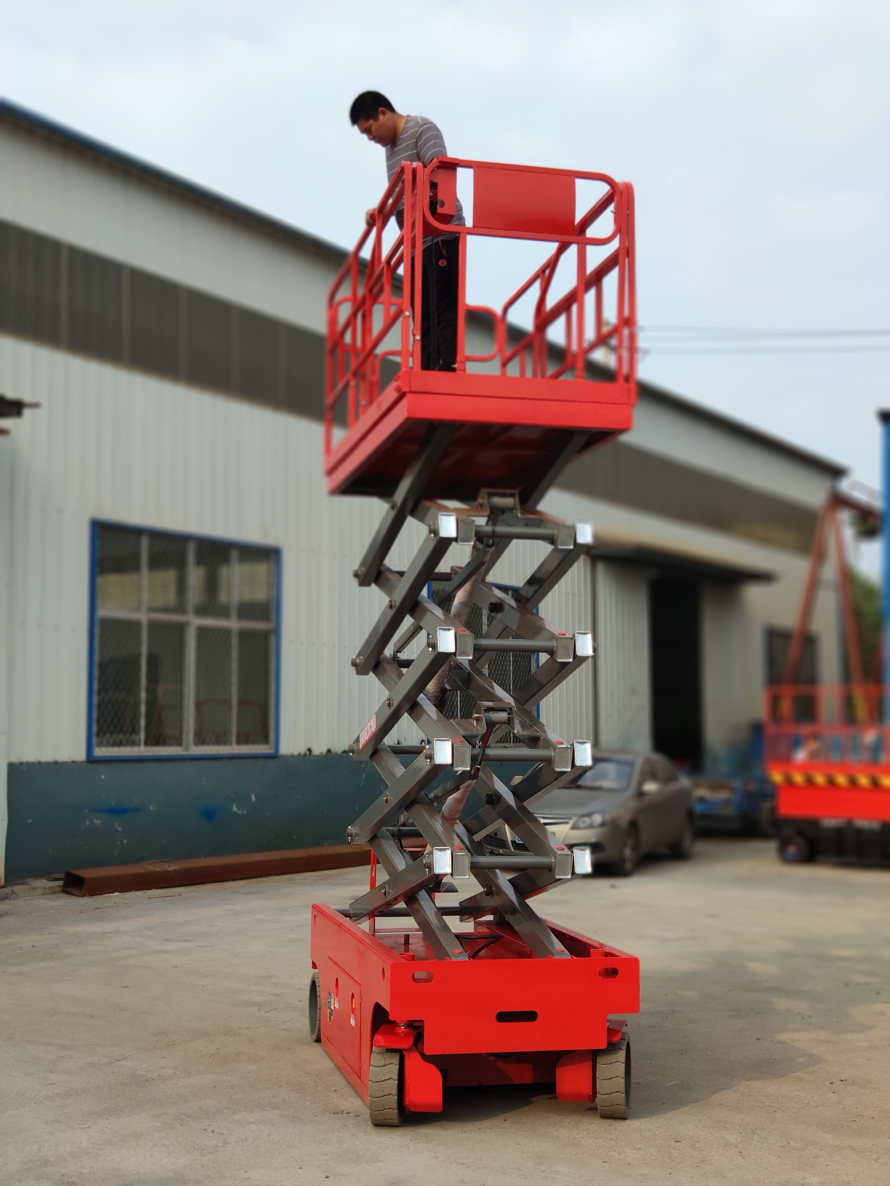 1552550330944334.jpg 升降機(jī)